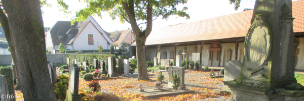 Herbstzeit im Friedhof